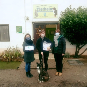 Hundekuchen Übergabe an das Tierheim in Sangerhausen